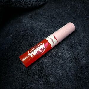 Covergirl Yummy Gloss in My Strawbooty